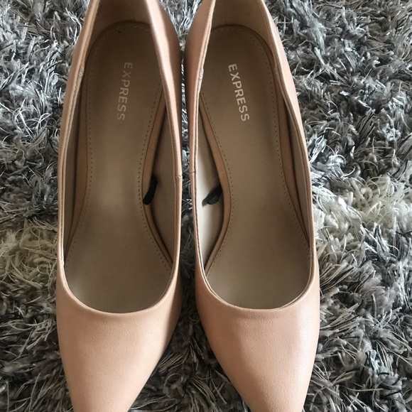Express Pumps - Picture 2 of 4